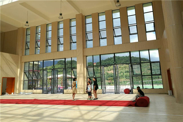四川瀘州市敘永縣城西實(shí)驗(yàn)學(xué)校運(yùn)動木地板鋪設(shè)工程案例-4 四川瀘州市敘永縣城西實(shí)驗(yàn)學(xué)校運(yùn)動木地板鋪設(shè)工程案例-4