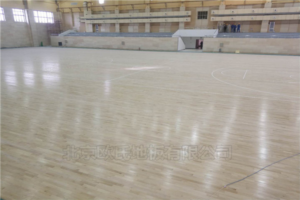 廣東湛江鋼鐵廠籃球館木地板案例 廣東湛江鋼鐵廠籃球館木地板案例