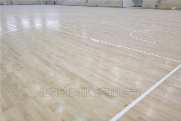廣東湛江鋼鐵廠籃球館木地板案例 廣東湛江鋼鐵廠籃球館木地板案例
